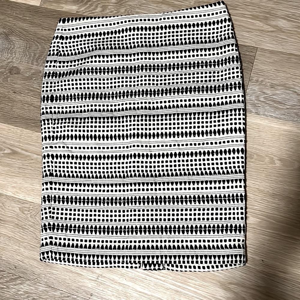 LOFT Ann Taylor Women's Skirt. Size 6